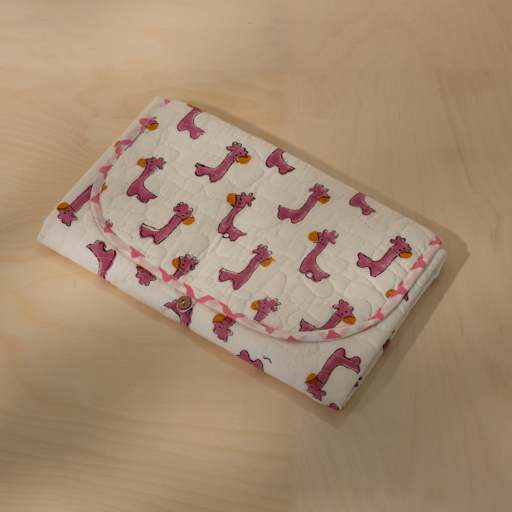 Travel-friendly Diaper Changing Mat with Pink Giraffe Print – Portable, Soft, Easy-to-Clean Cotton Mat