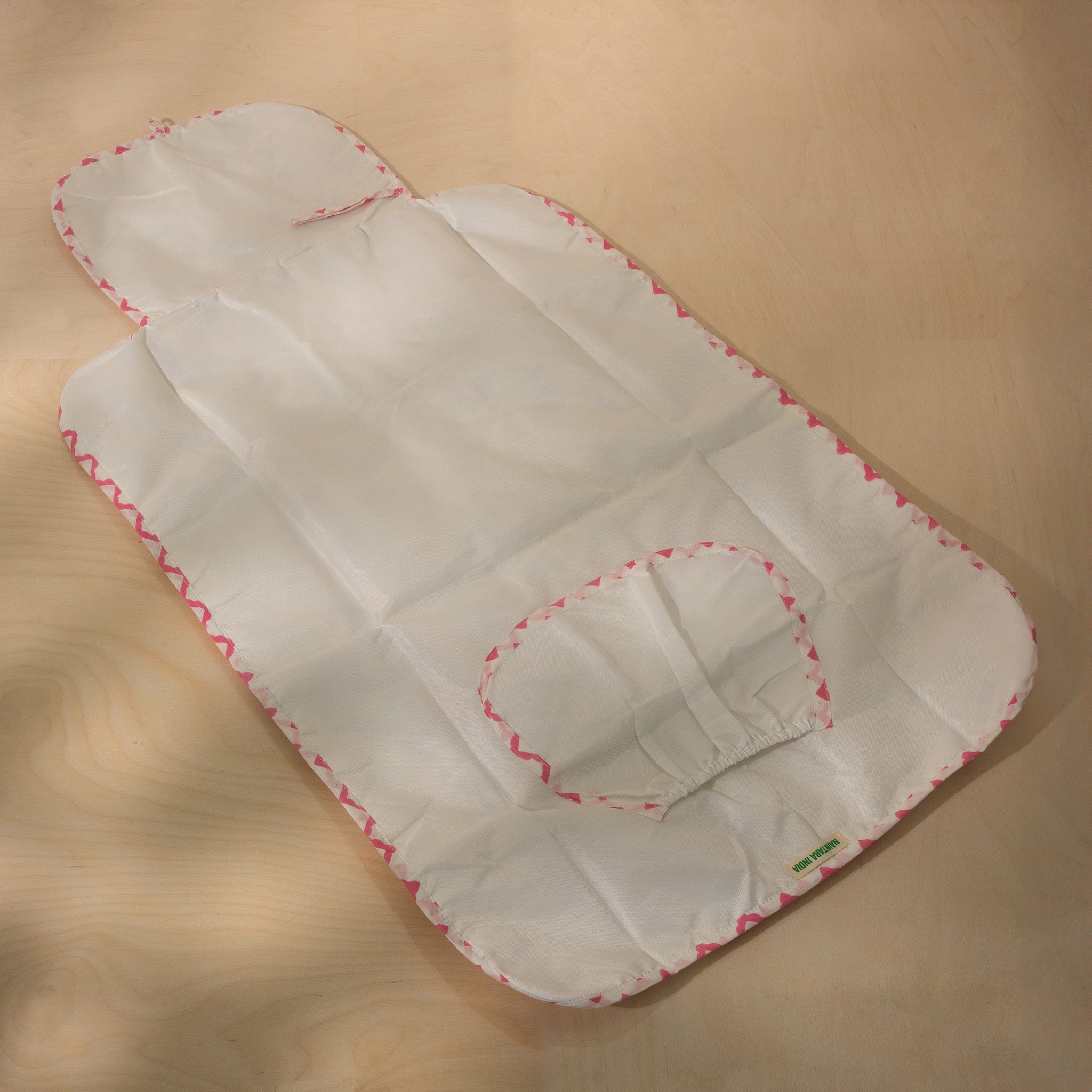 Travel-friendly Diaper Changing Mat with Pink Giraffe Print – Portable, Soft, Easy-to-Clean Cotton Mat