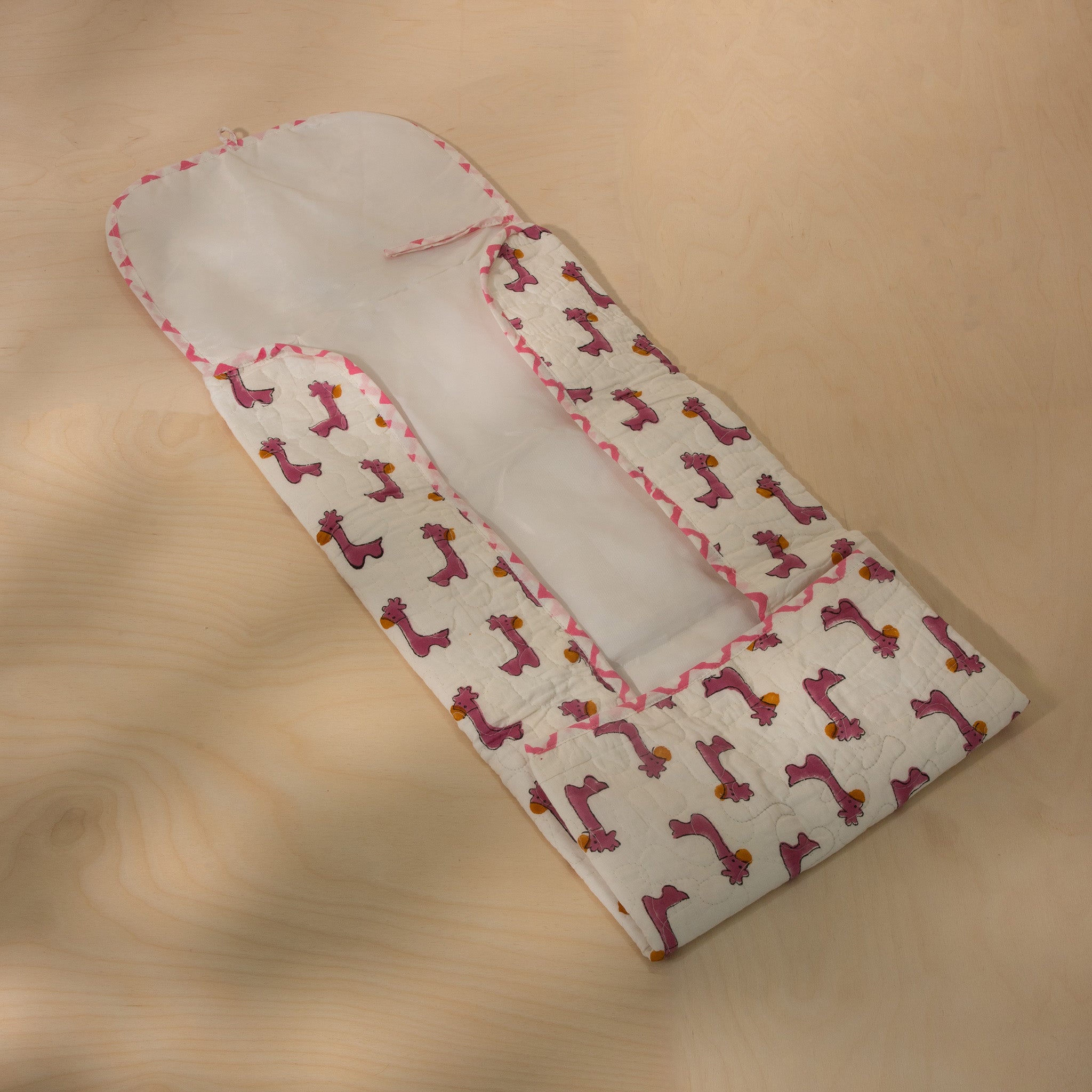 Travel-friendly Diaper Changing Mat with Pink Giraffe Print – Portable, Soft, Easy-to-Clean Cotton Mat